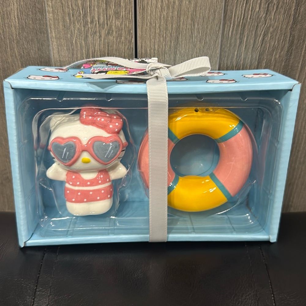 Blue Sky Clayworks Hello Kitty Summertime Salt & Pepper Shakers New in Package